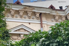 Mascaron, clădire din București